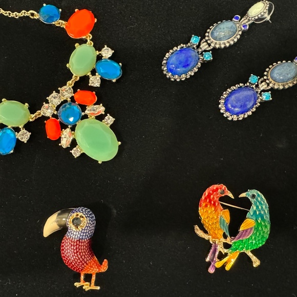 LIVE SHOW -CLOSET STEAL DEAL - Picture 14 of 16